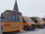 Карлинская школа получила ключи от нового школьного автобуса